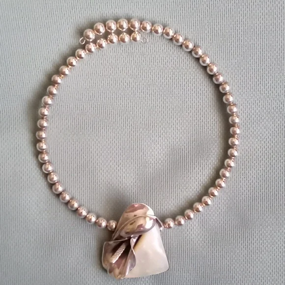 ARTIST MADE STERLING SILVER CALLA LILLY AND WHITE MOTHER OF PEARL PIN/PENDENT - Picture 8 of 10